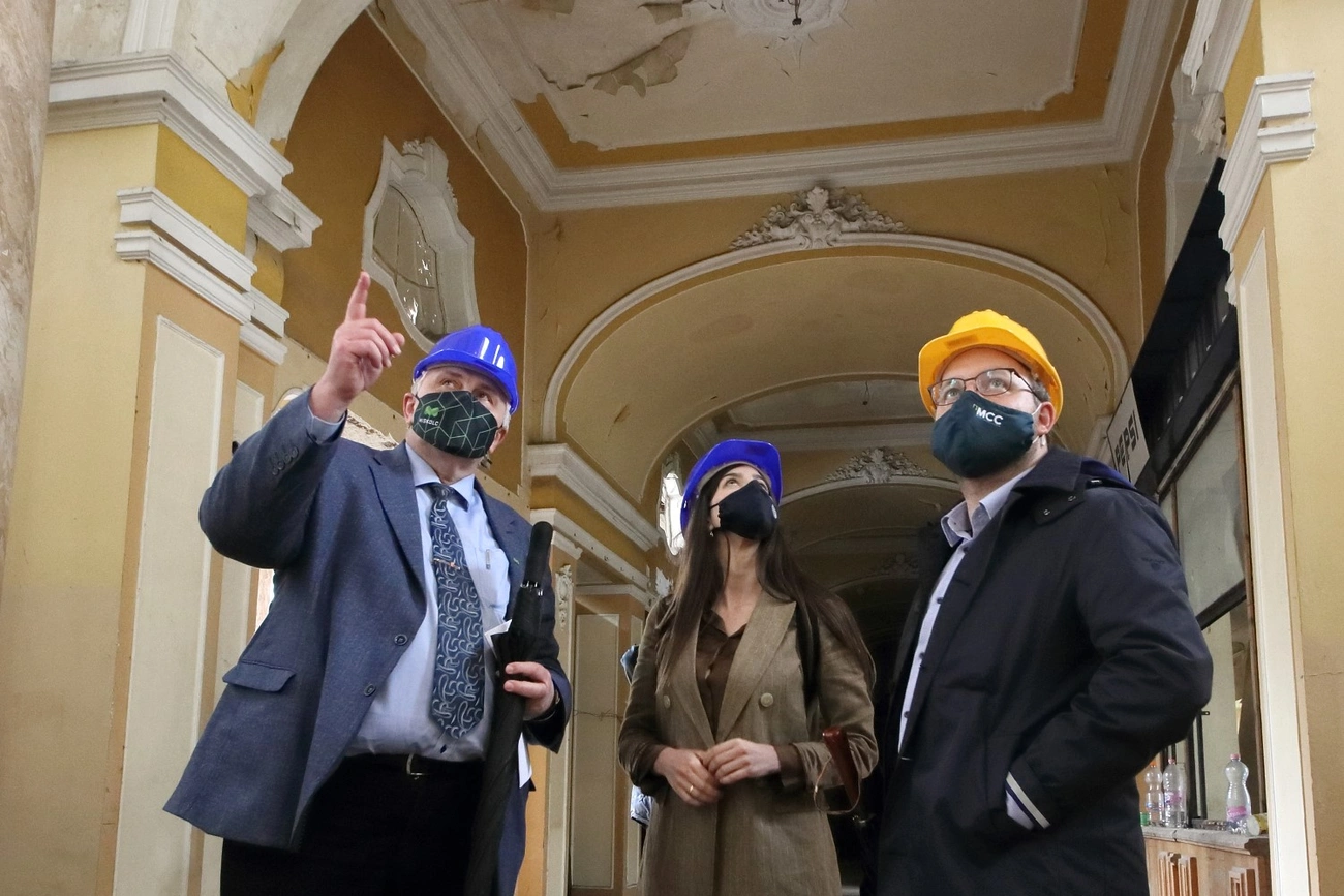 Sajtótájékoztató és bejárás az egykori Avas Szállóban 