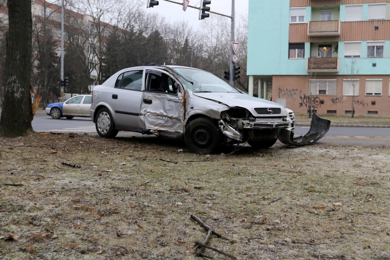 Baleset a Szent István,  Malomszög utcák kereszteződésében 