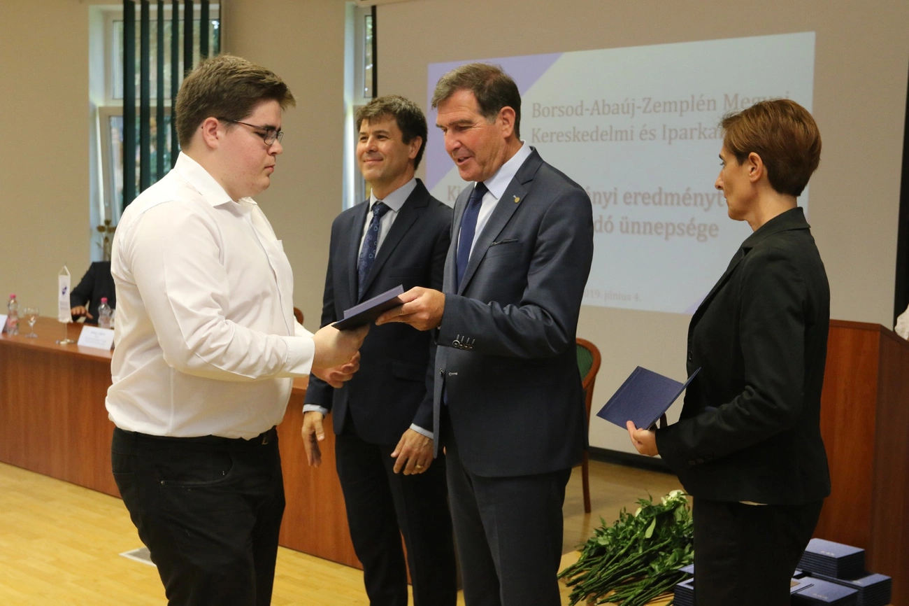 A kiváló tanulókat köszöntötte a BOKIK 