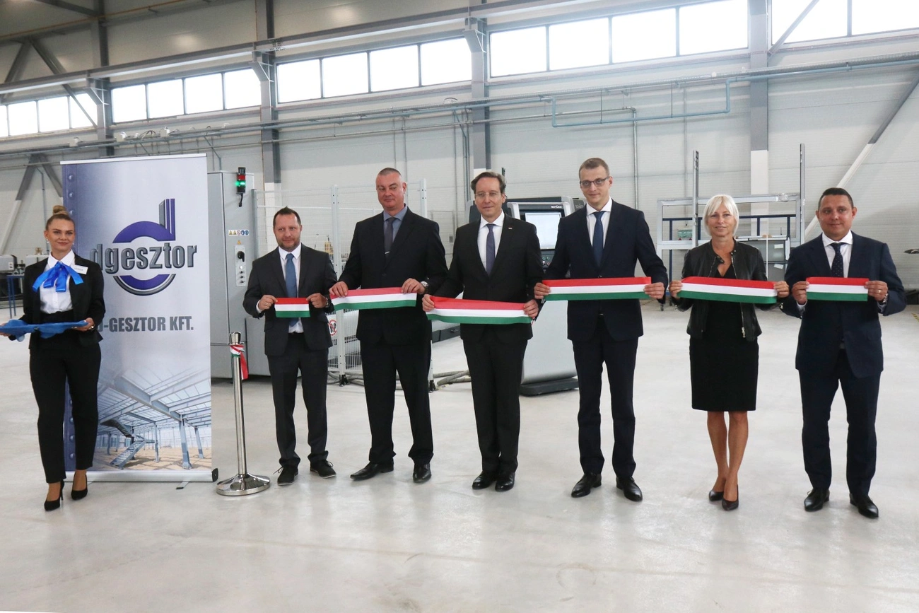 MPA System csarnok átadó 