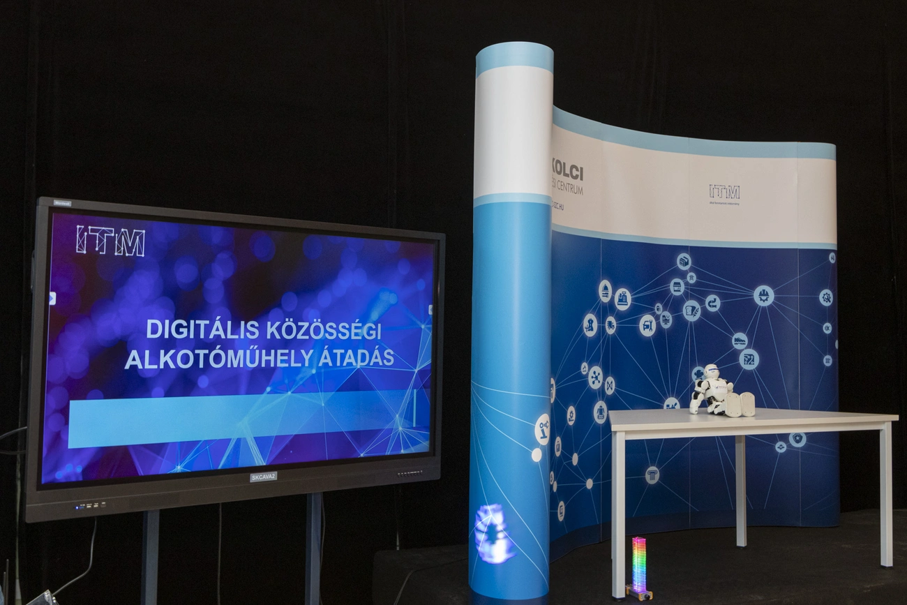 Digitális Alkotóműhely átadása és a szakképző iskolák fejlesztése program alapkő letétele 