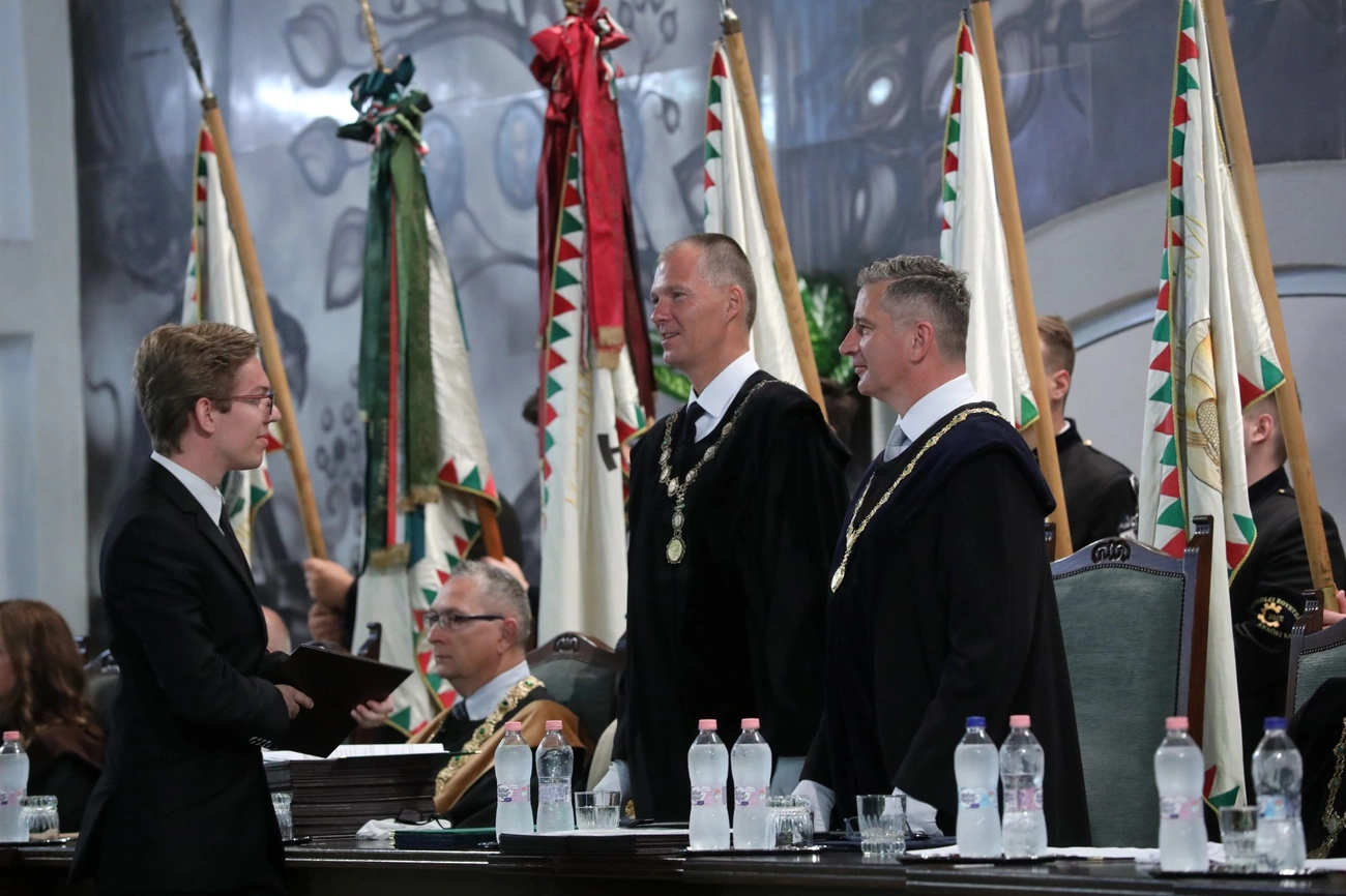 Diplomaosztó 