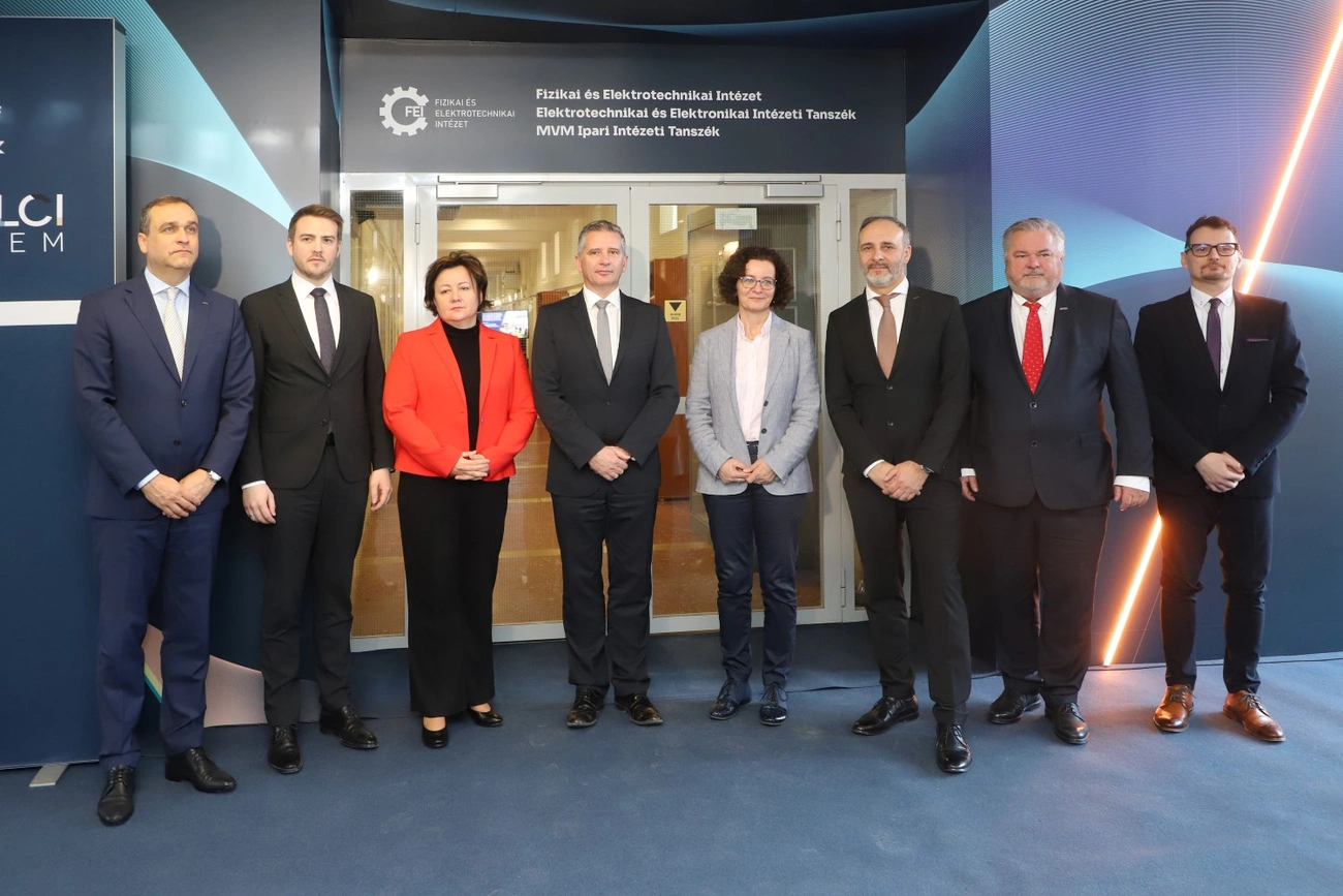 MVM Ipari Intézeti Tanszék avató a Miskolci Egyetemen 