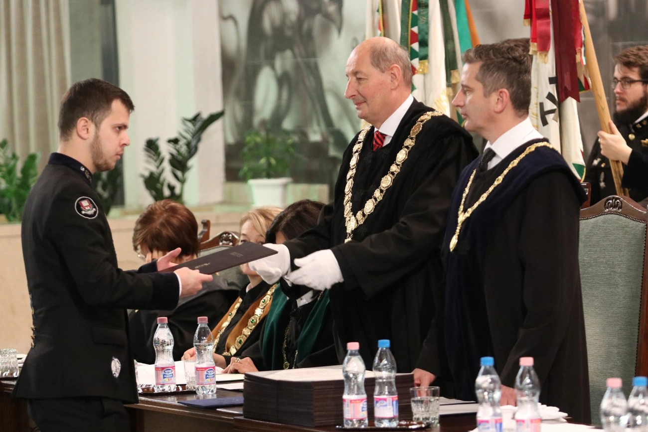 Diplomaosztó a Miskolci Egyetemen 