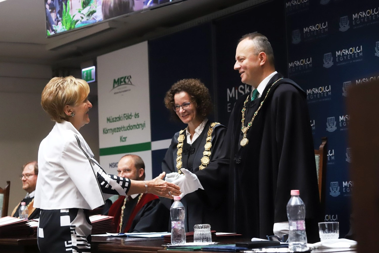 Jubileumi diplomaátadó ünnepség a Miskolci Egyetemen 