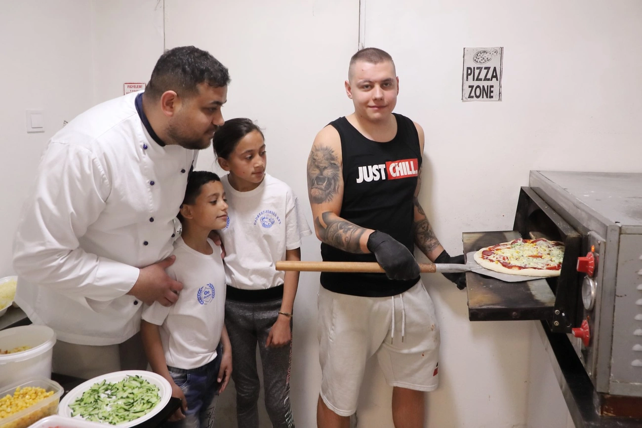 Étterem látogatás és pizza sütés Galamb Alexszel
