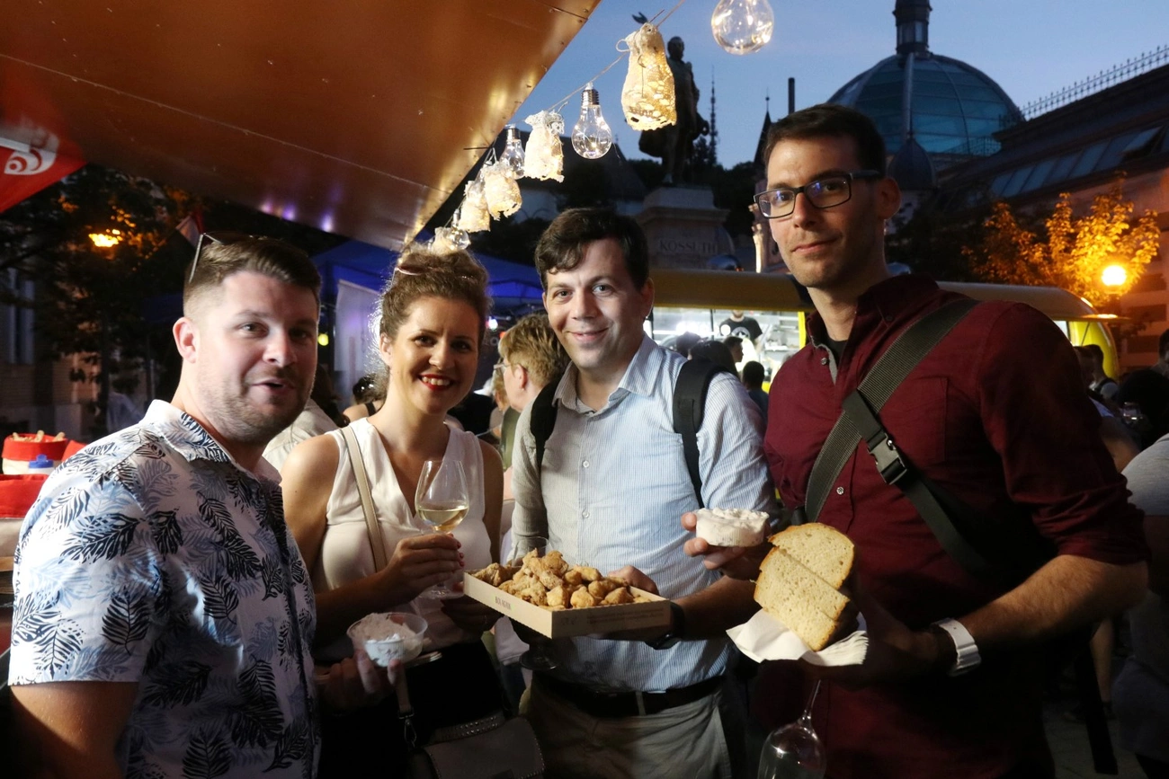 Gasztroplacc az Erzsébet téren 