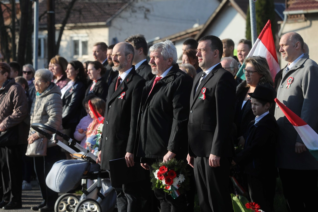 Emléktábla-avatás Görömbölyön 