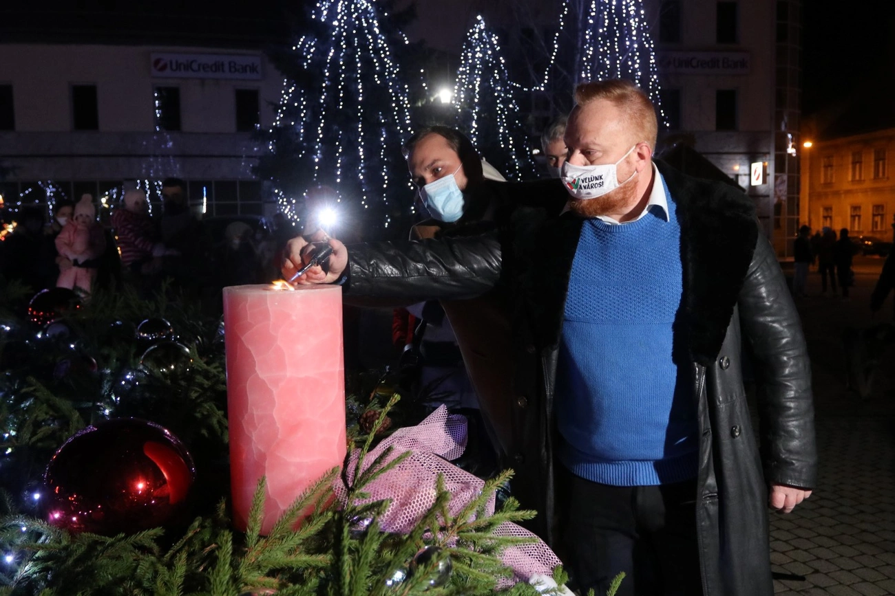 Adventi gyertygyújtás a Szent István téren 