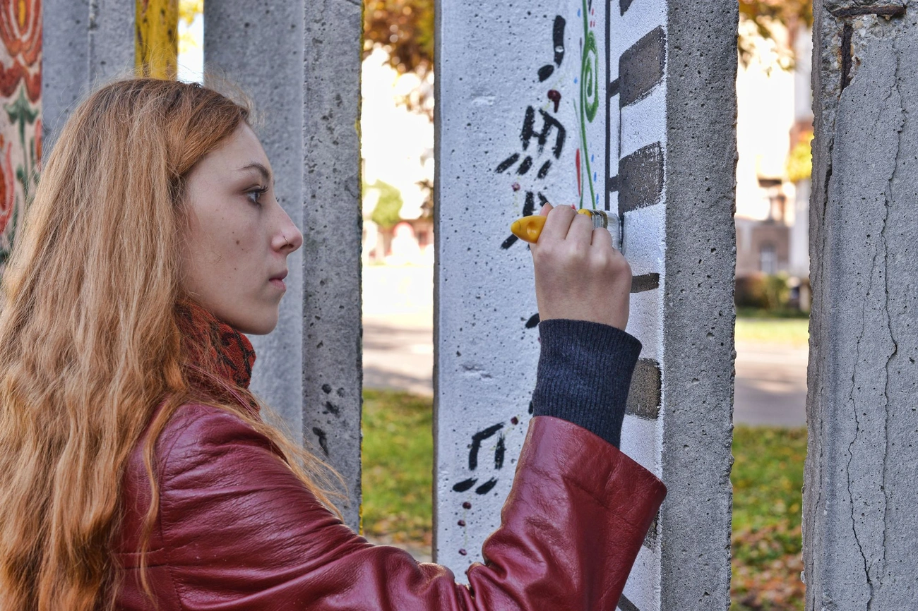 Hangok-színek-táncok-generációk 