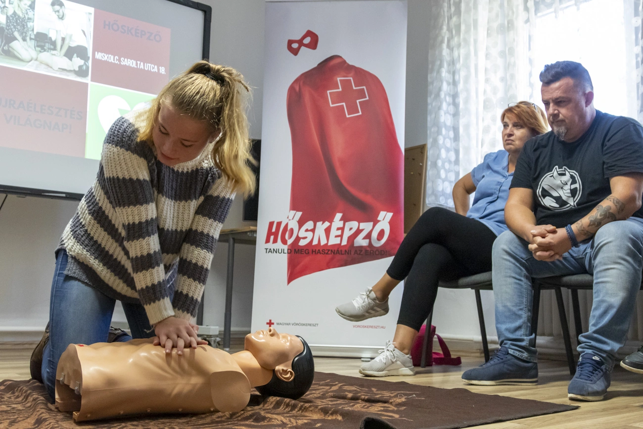 Hősképző – Merd használni, tudd használni!  