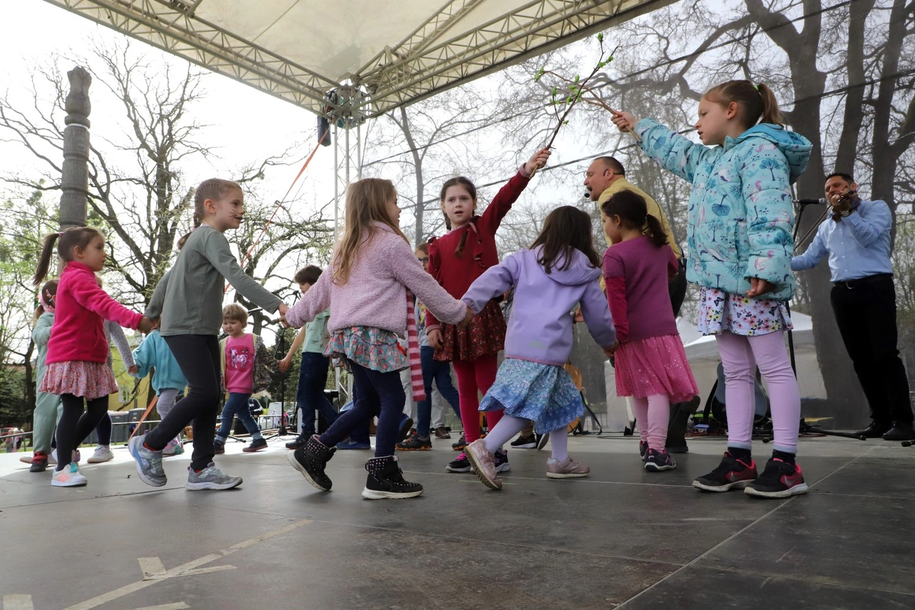 Húsvéti kavalkád a Népkertben 