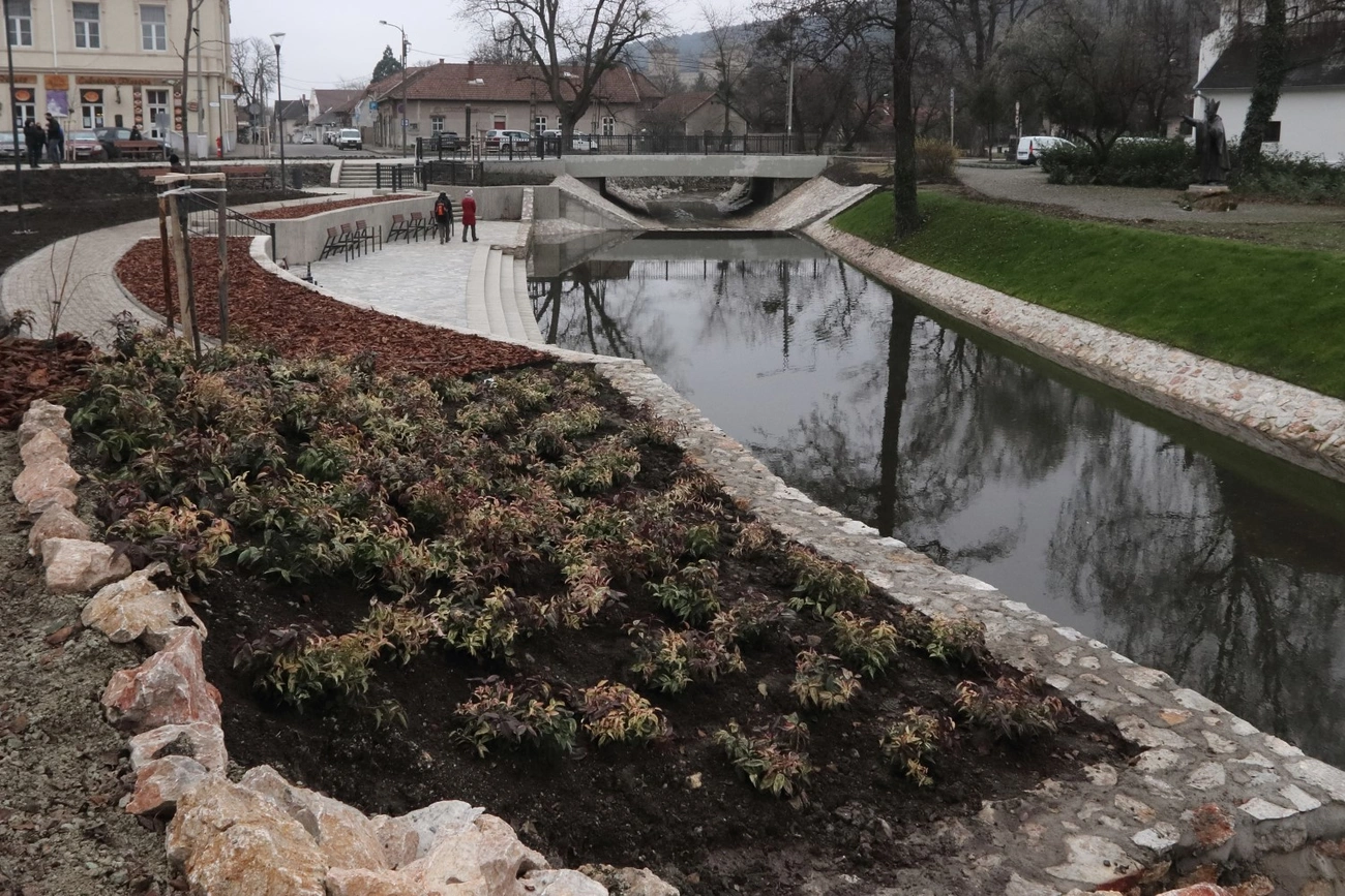 II. János Pál pápa tér műszaki átadás-átvétel  