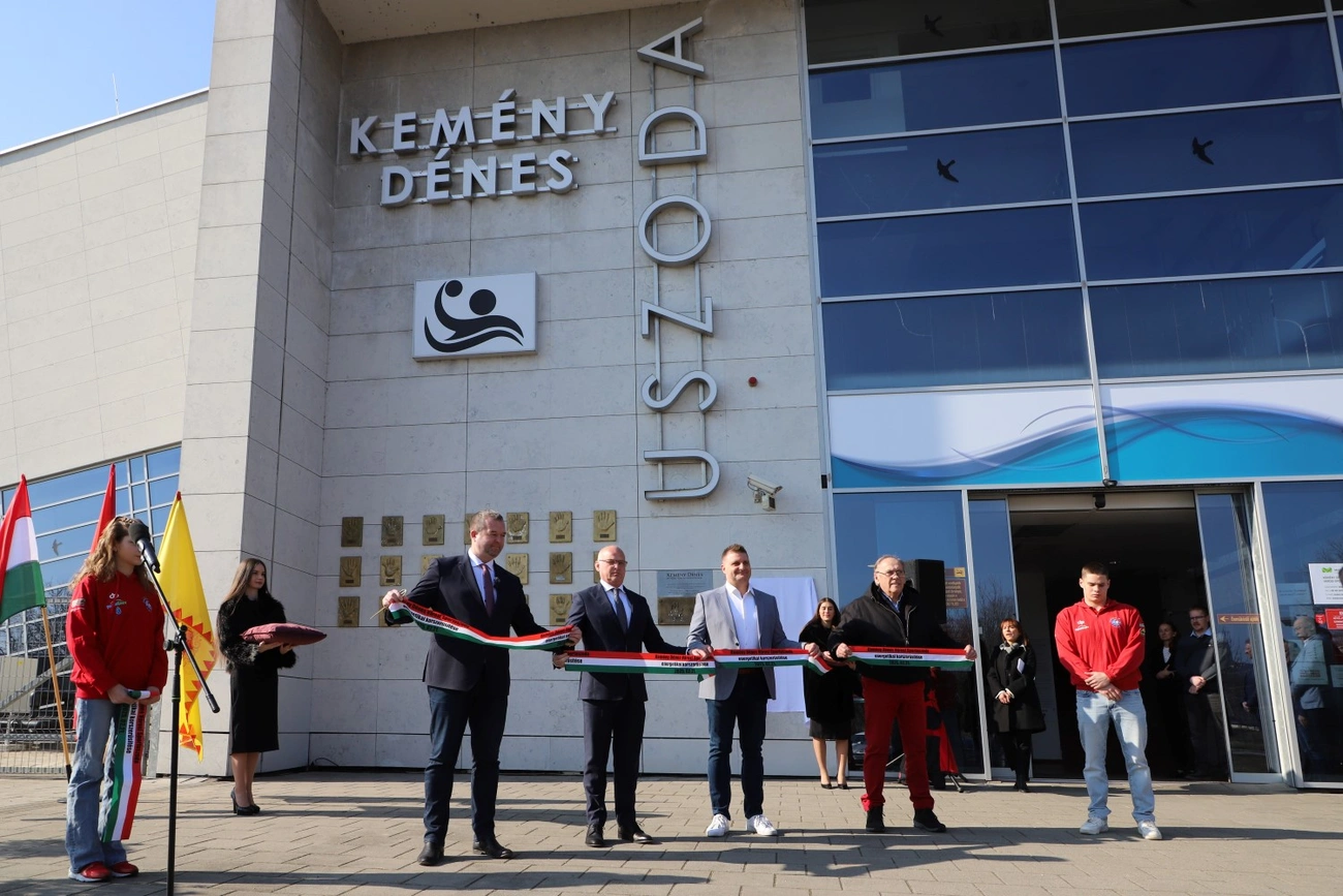 Kemény Dénes Városi Sportuszoda energetikai korszerűsítés átadója 