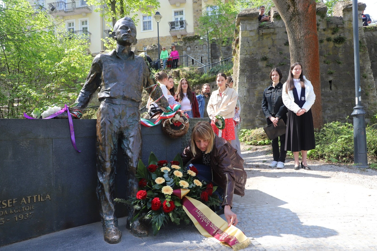 Megemlékezés Lillafüreden a magyar költészet napján 