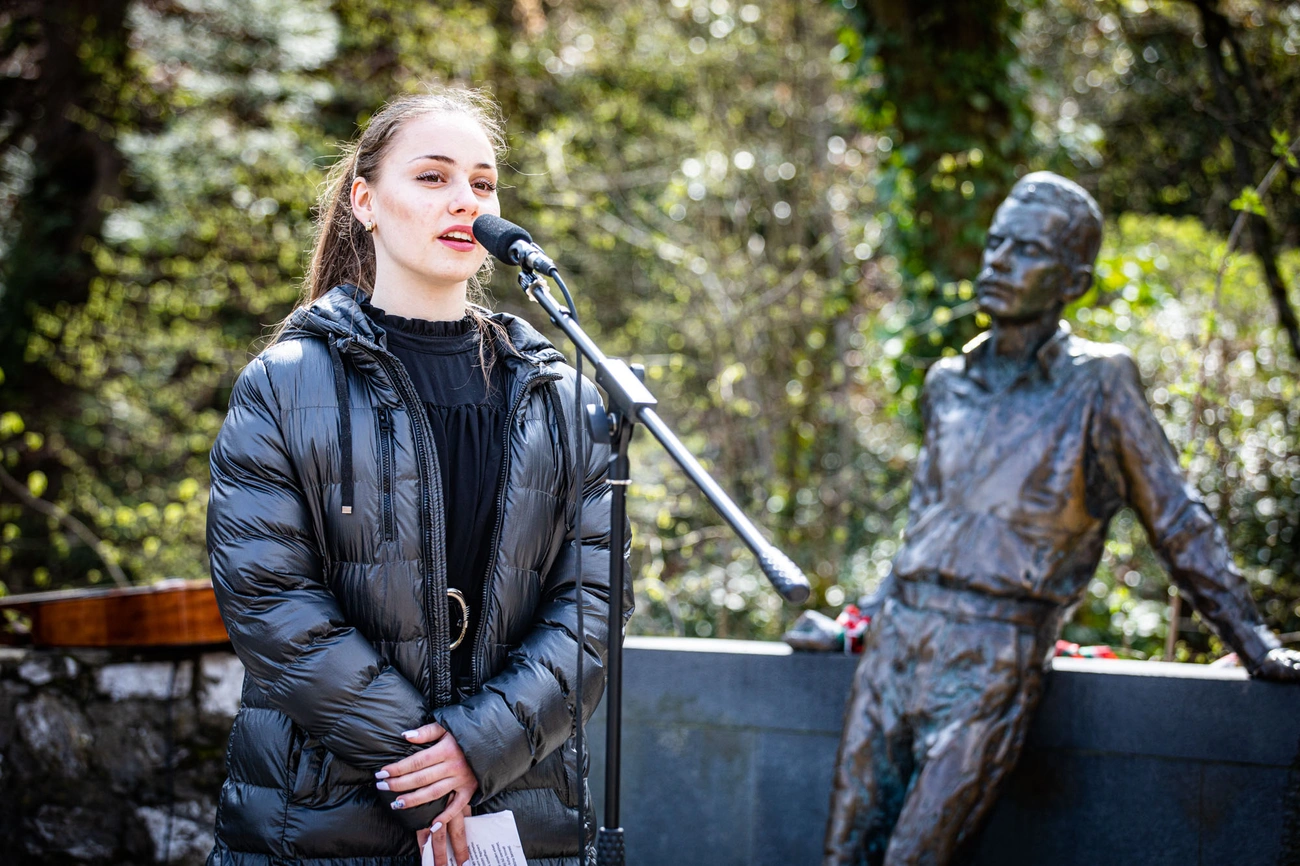 Költészet napi ünnepség a lillafüredi függőkerten  