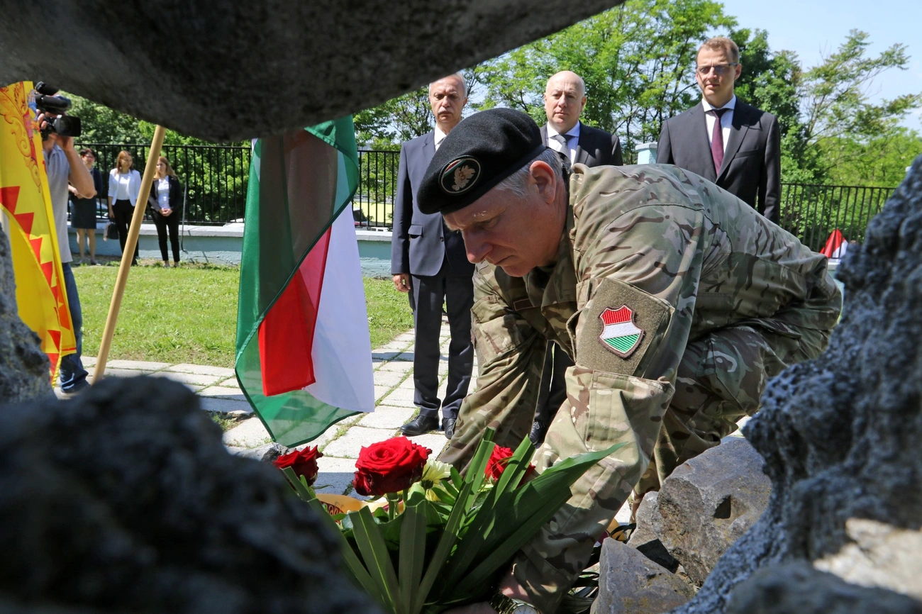 Megemlékezés a Hősök temetőjében 