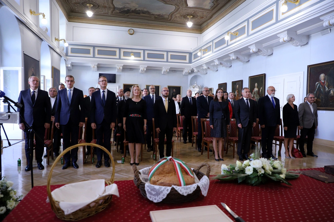 Ünnepi közgyűlés a megyeházán 