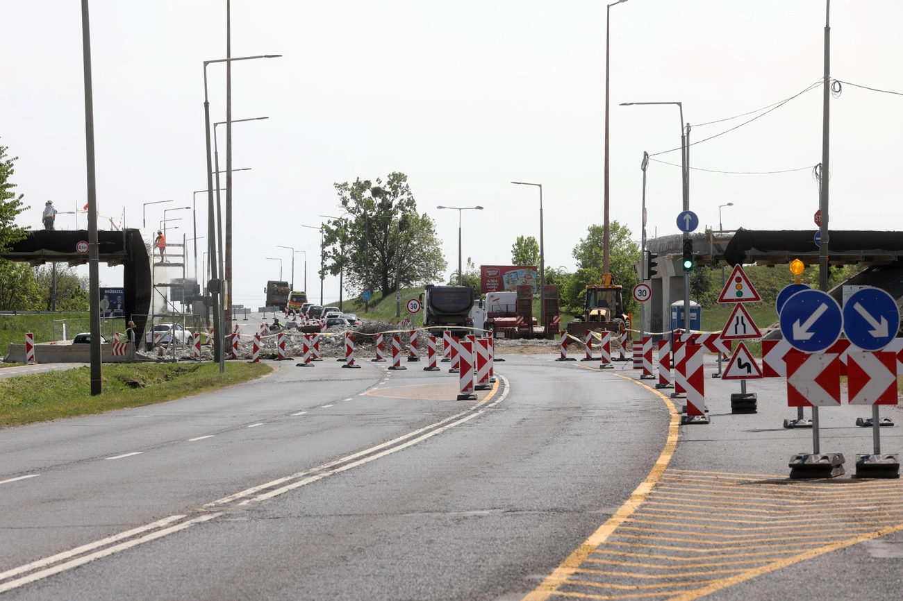 Harsányi felüljáró felújítás 