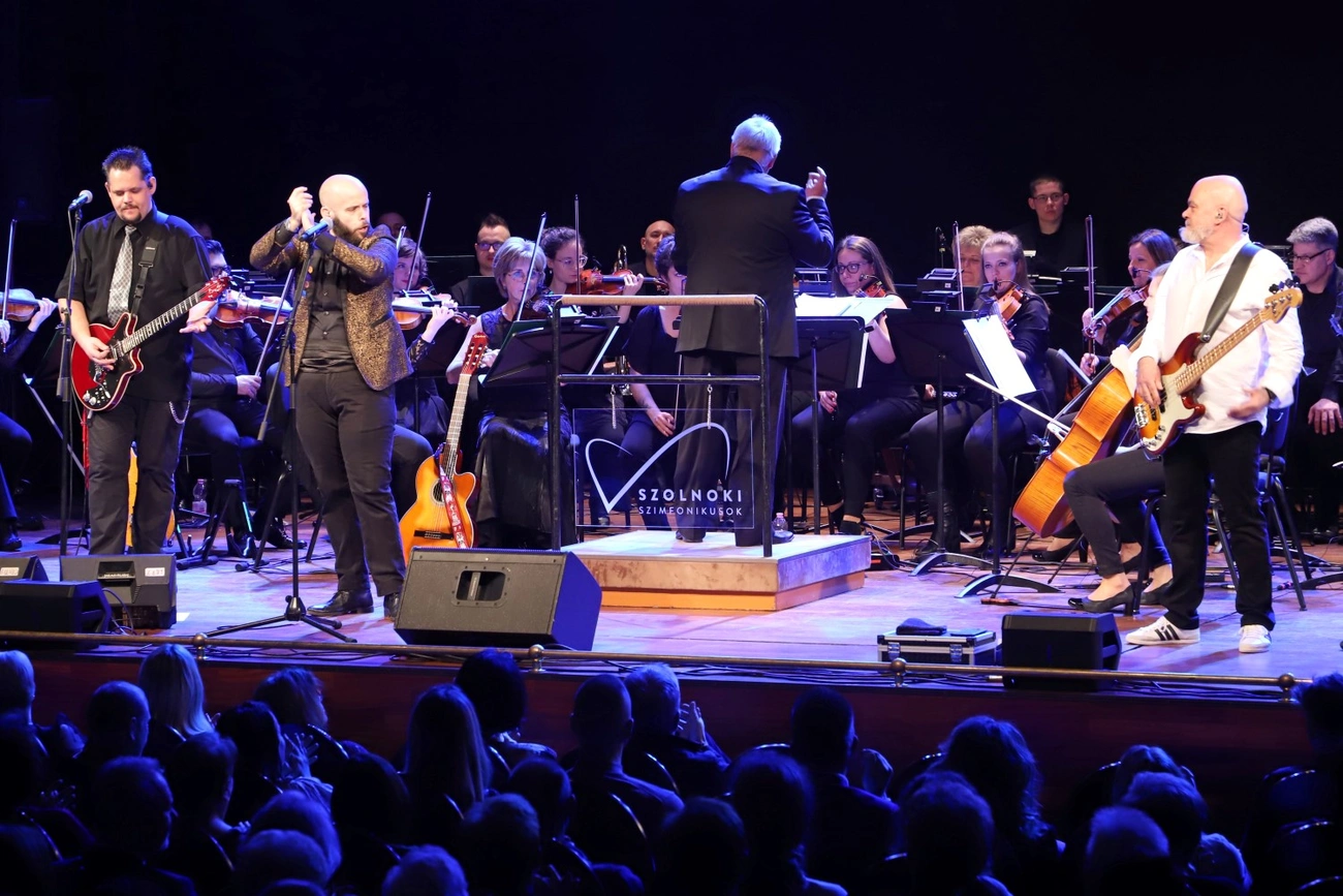 Queen Simphonic koncert a Művészetek Házában 