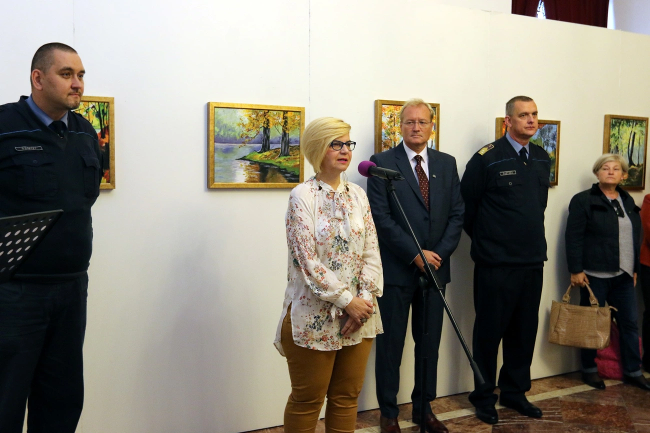 &quot; Rácsok mögül szárnyaló művészet &quot; 