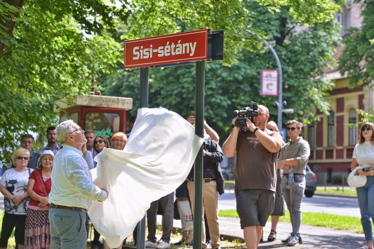 Sisi sétány avató 