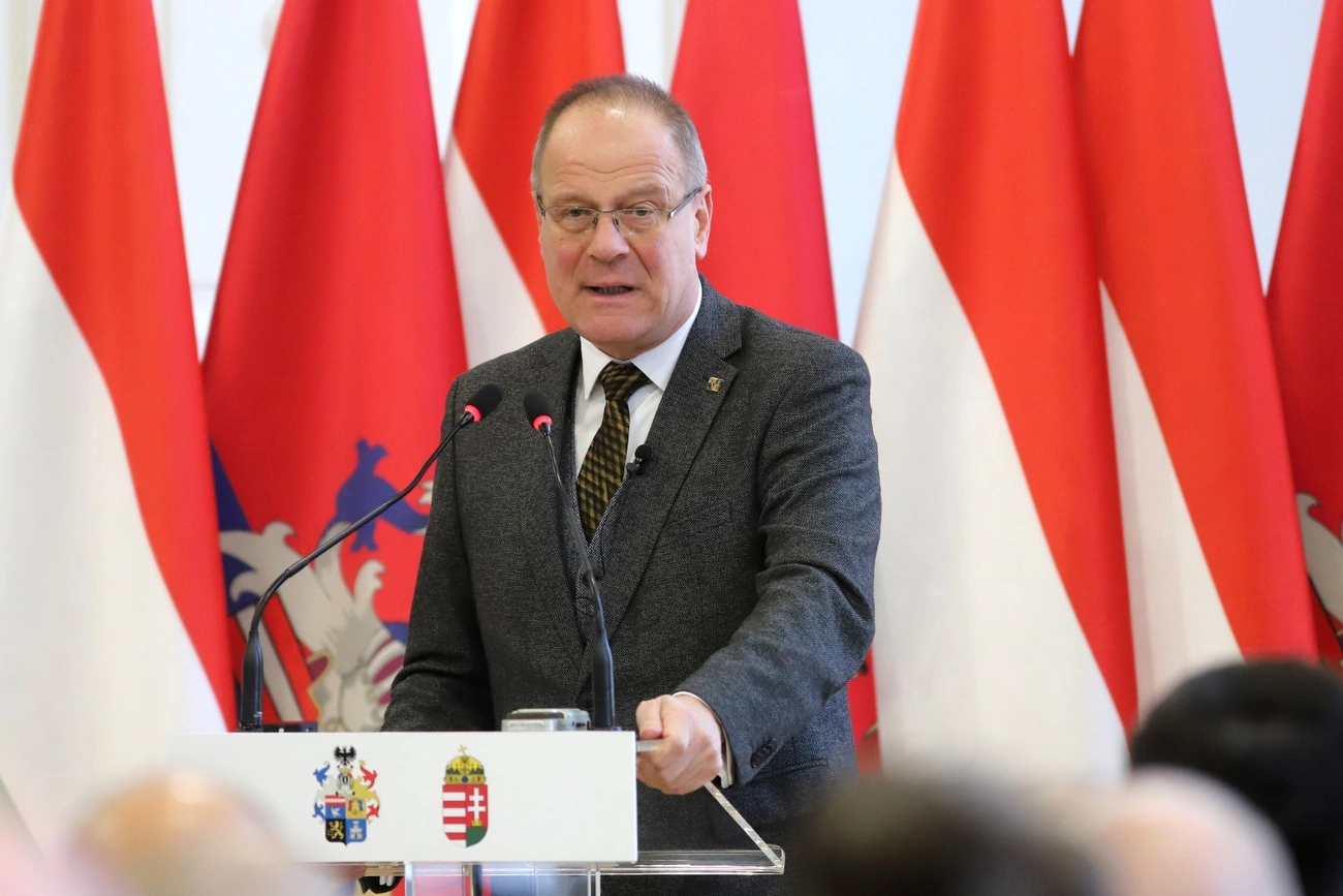 Évértékelő a vármegyeházán 