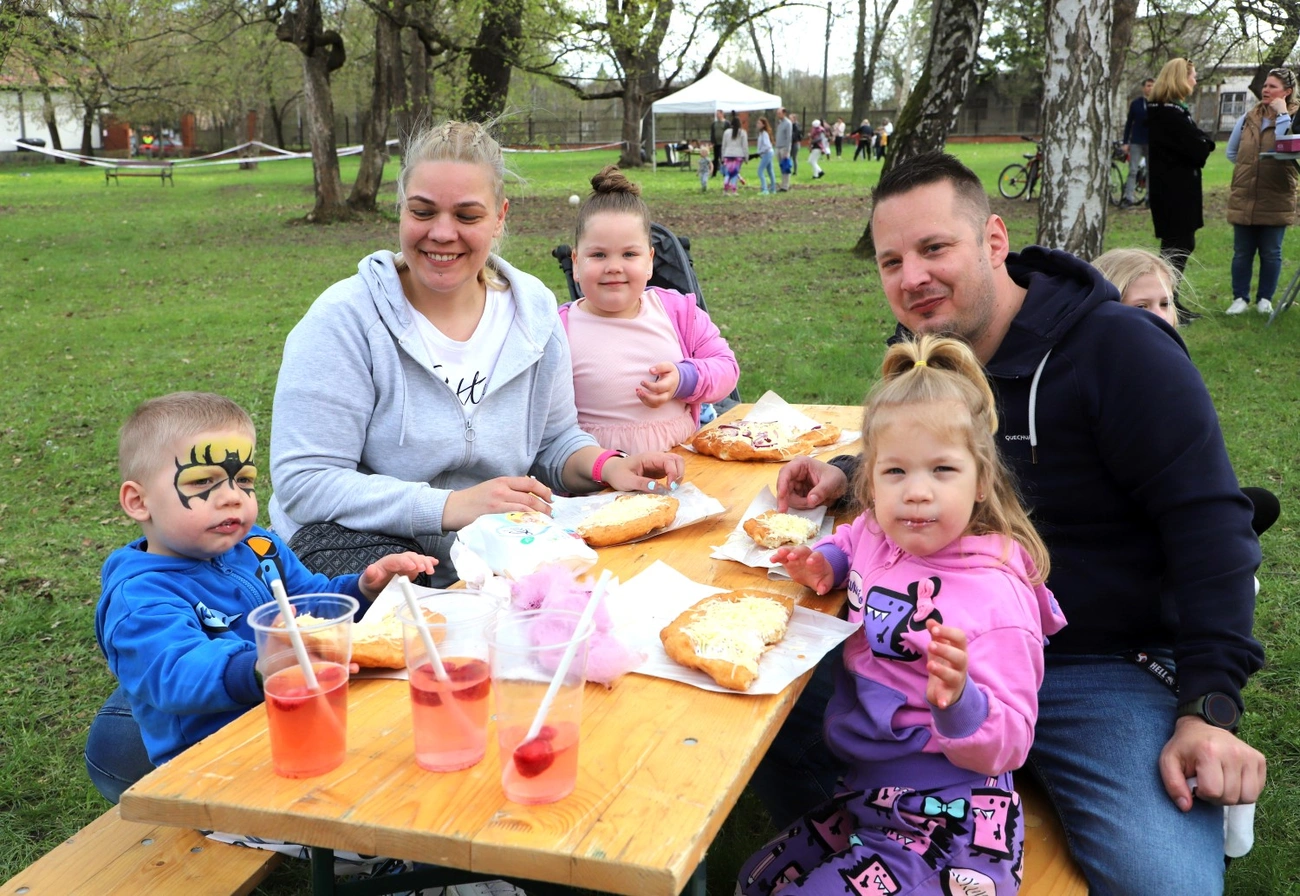 Hejőcsabai Tavaszköszöntő a Gárdonyi Parkban 