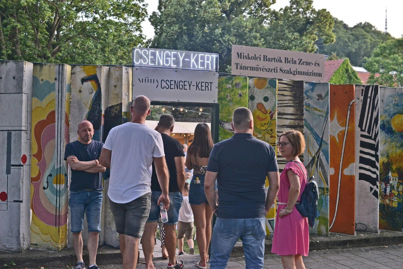 Gasztroplacc, Csengey Kert