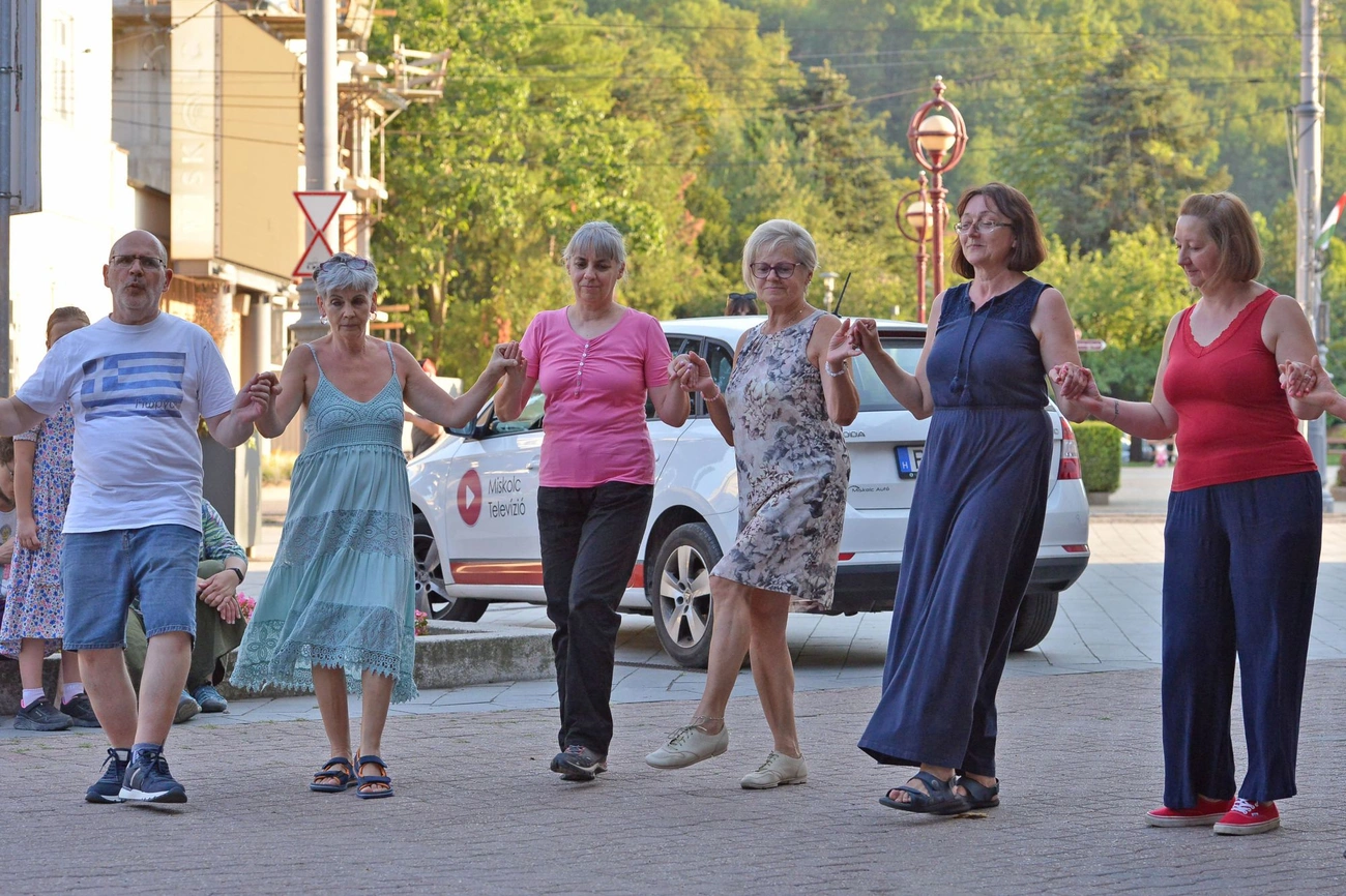 Grizzly - görög táncház