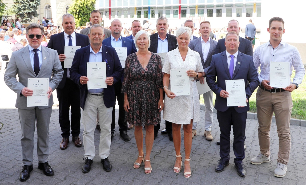 Versnyképes járások - miniszteri oklevelek átadása a megyeházán