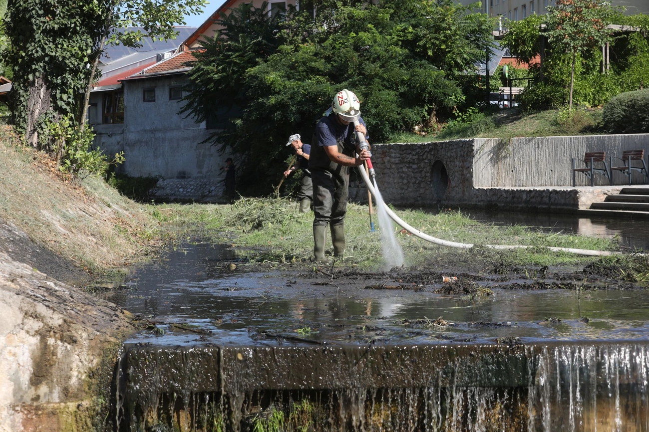 Szinva meder takarítása a II. János Pál Pápa téren