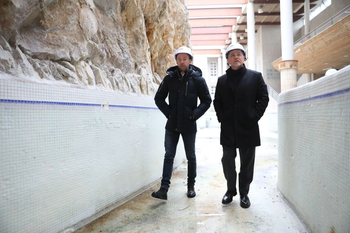 Átadták a munkaterületet, elkezdődnek a munkálatok a Barlangfürdőben. Fotó: Juhász Ákos