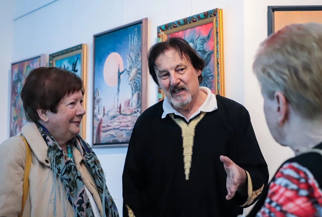 Dr. Bari Árpád Időhíd című kiállítása a Művészetek Házában