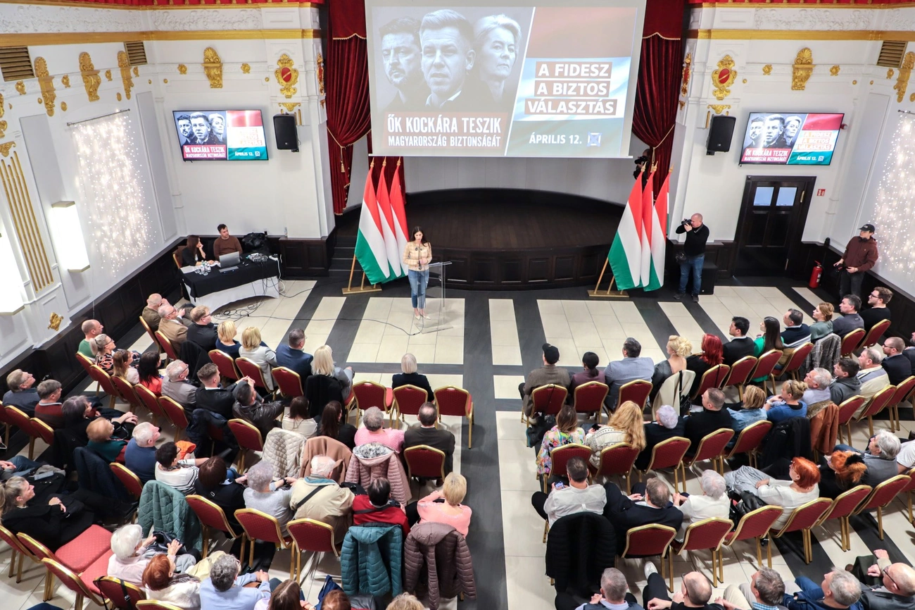 Szentkirályi Alexandra országjáró fóruma a Vigadóban