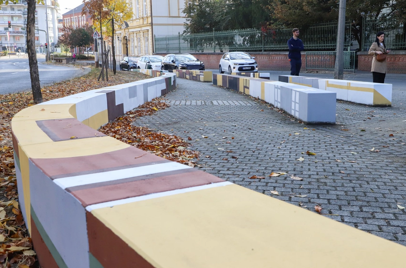Megújult a Lévay előtti parkrész