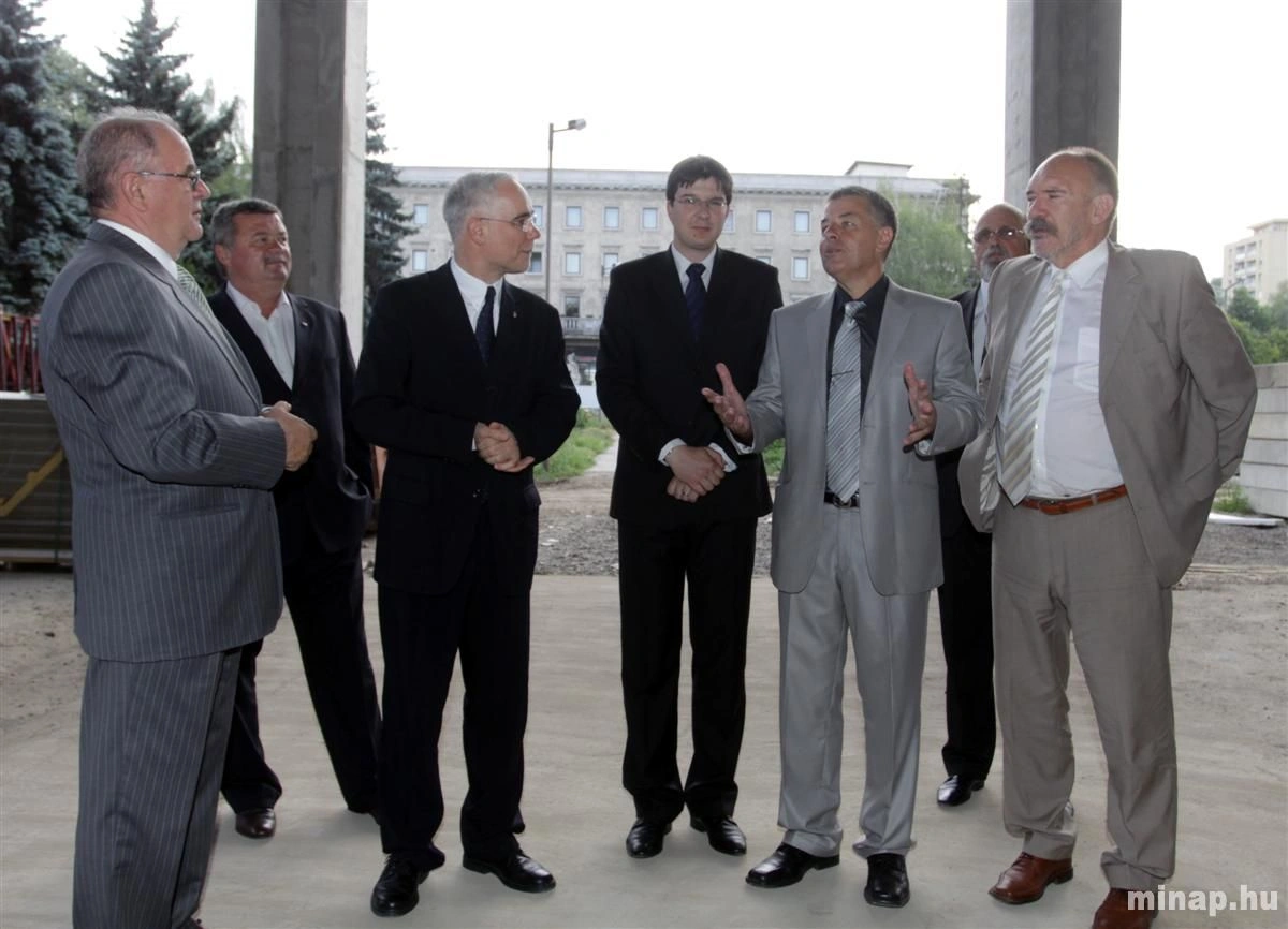 Miniszteri bejárás a Csillagpontban