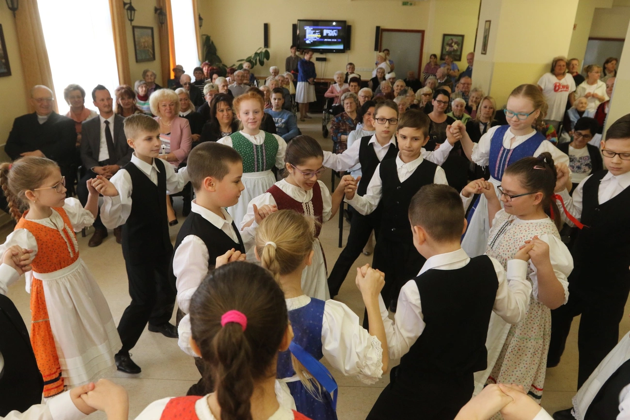 Falusi kópéságok - farsang az Aranykor Idősek Otthonában