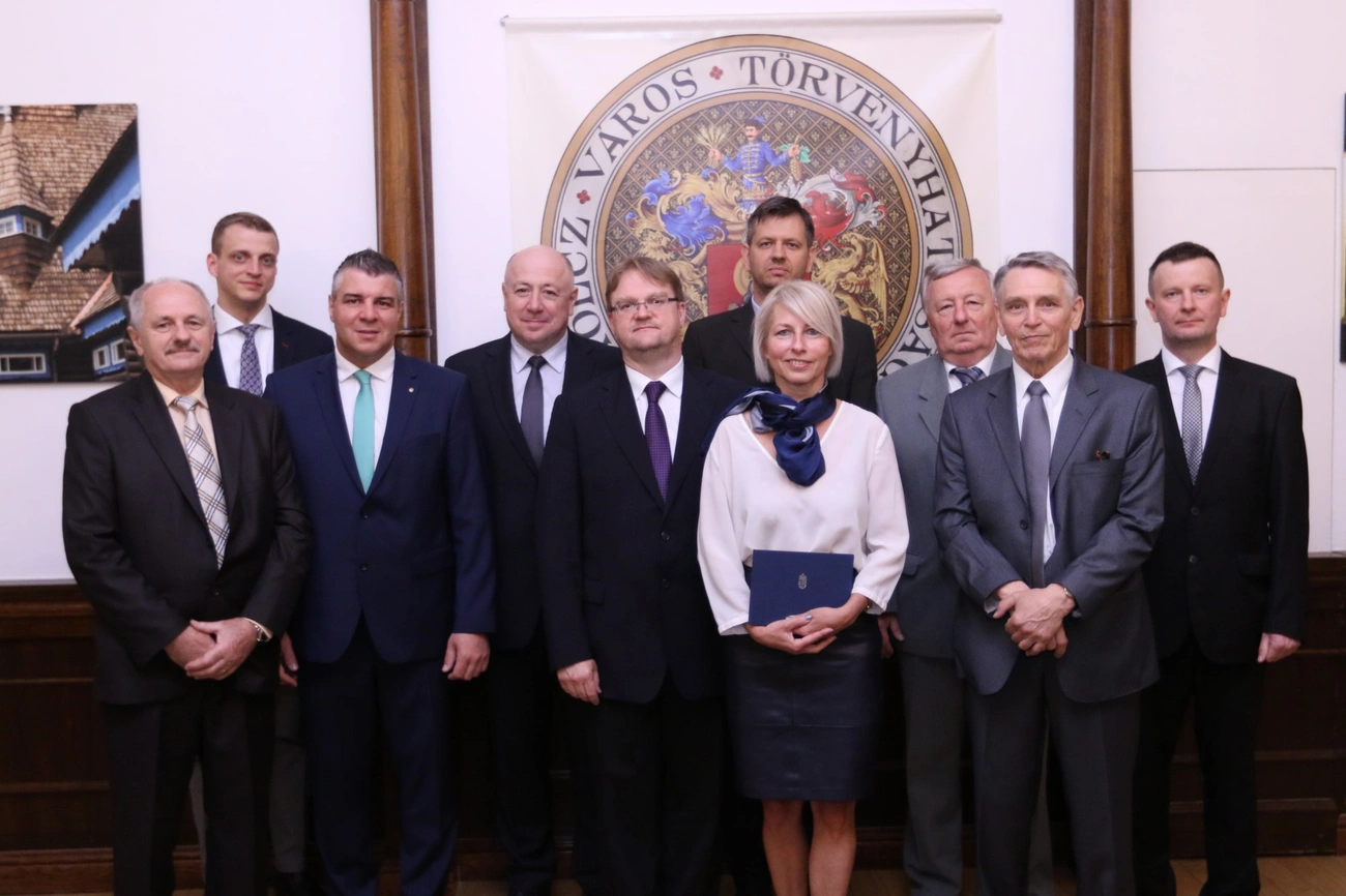 Csöbör Katalin átvette megbízólevelét