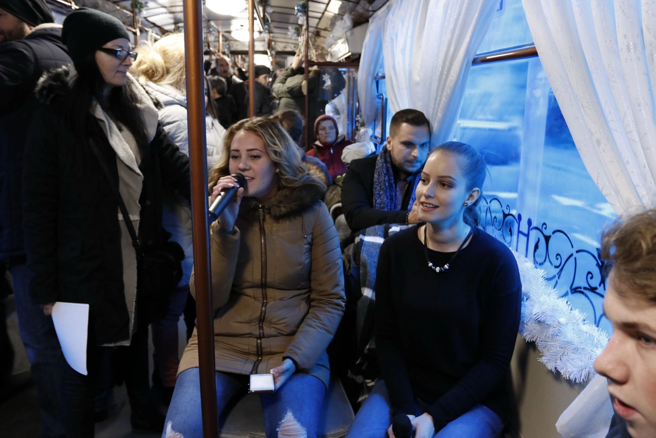 Élőzene az Adventi villamoson