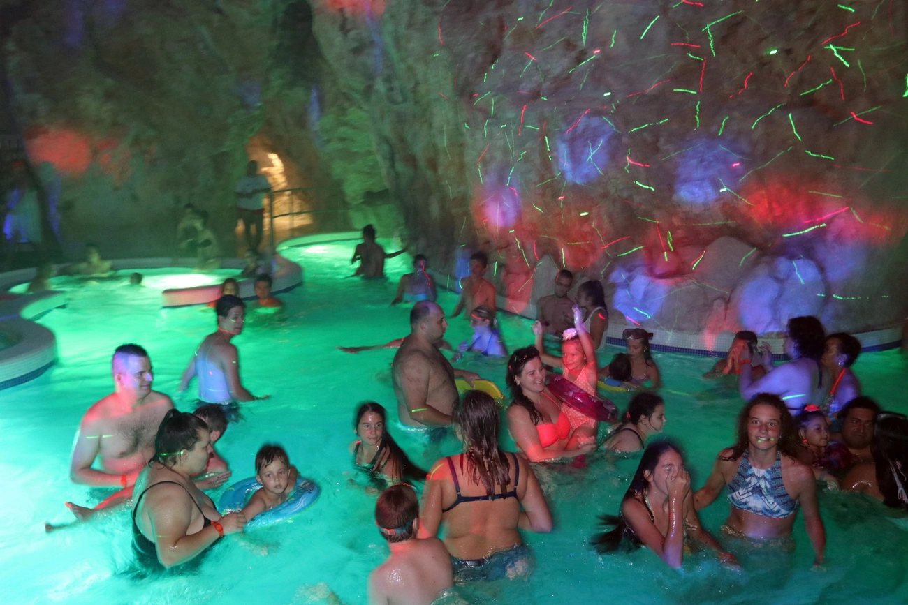 Fürdők éjszakája a Barlangfürdőben
