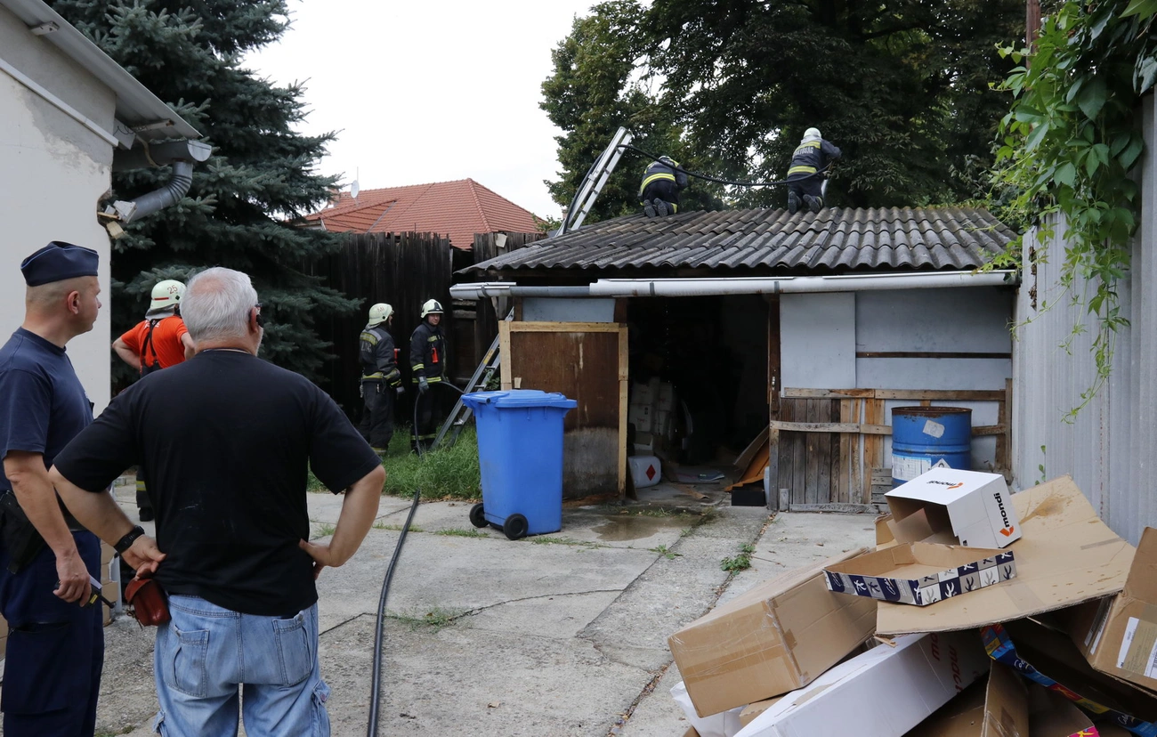 Garázstűz a Hunyadi utcában