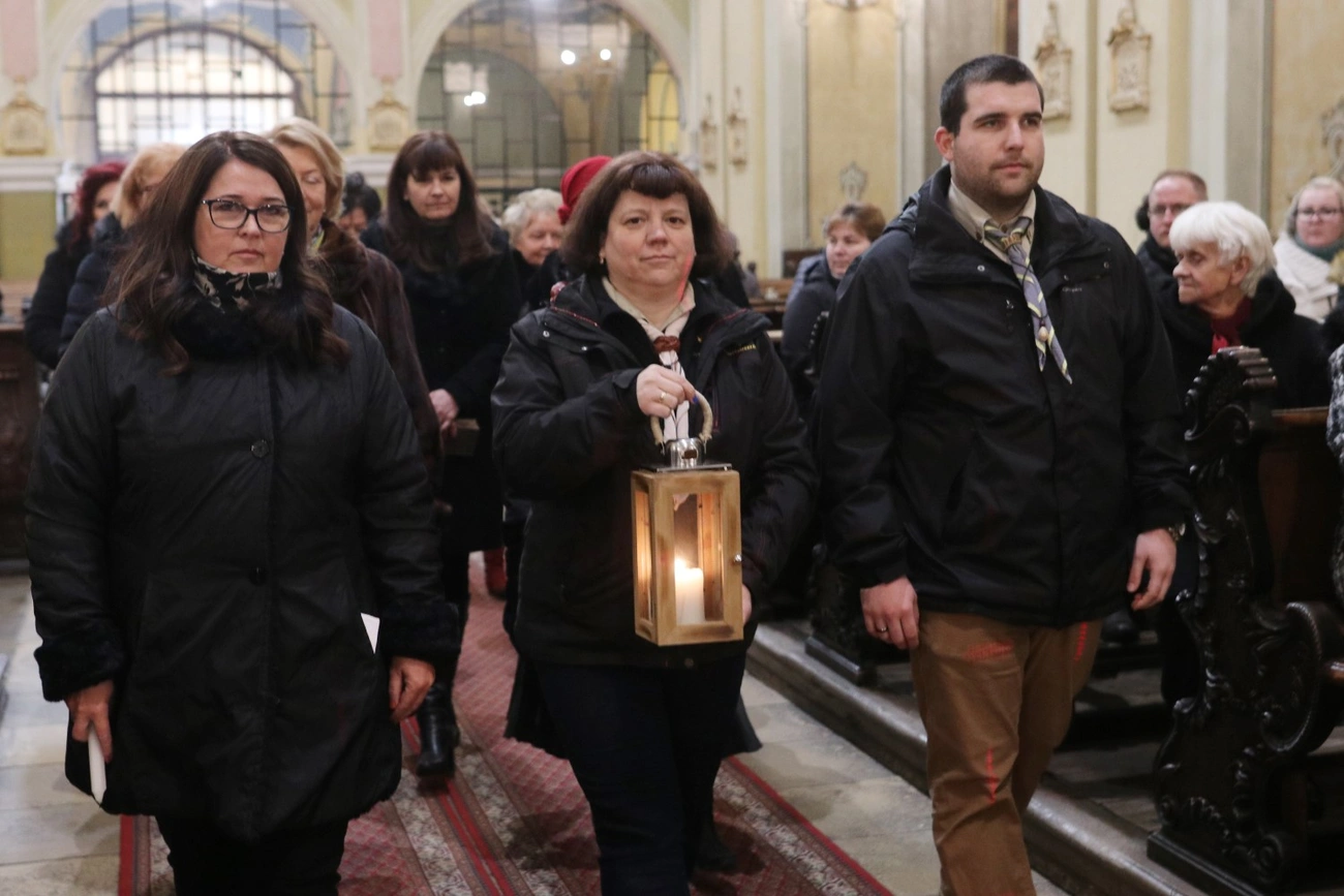 Betlehemi láng fogadása a Minorita templomban