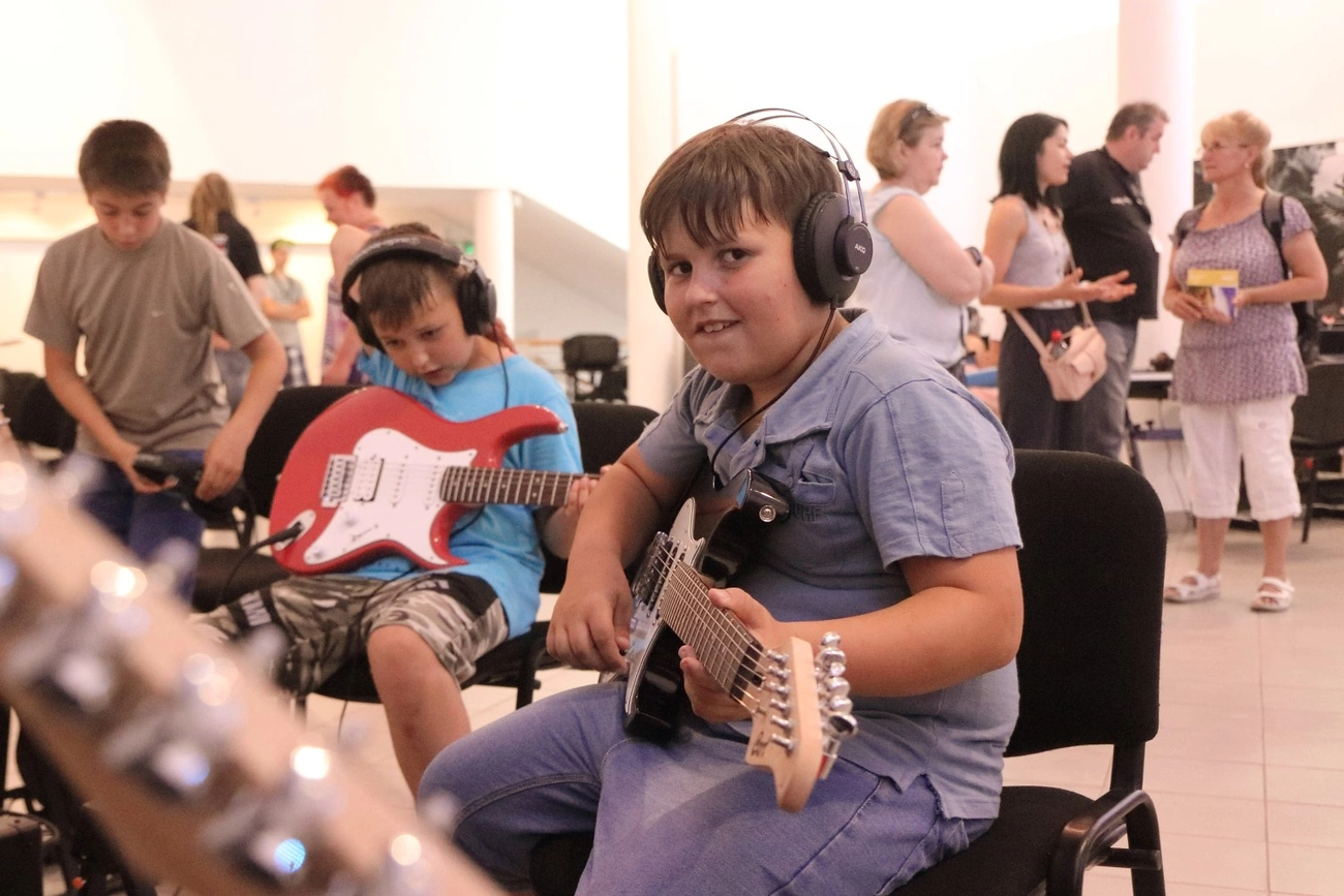 Hagszert a kézbe - zenei vándorkiállítás a Miskolci Galériában