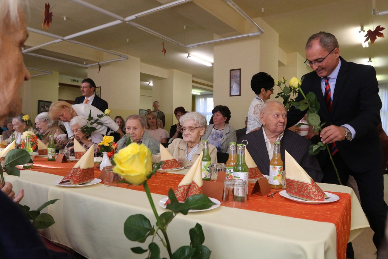 "Aranyló ősz" - Idősek Hónapja