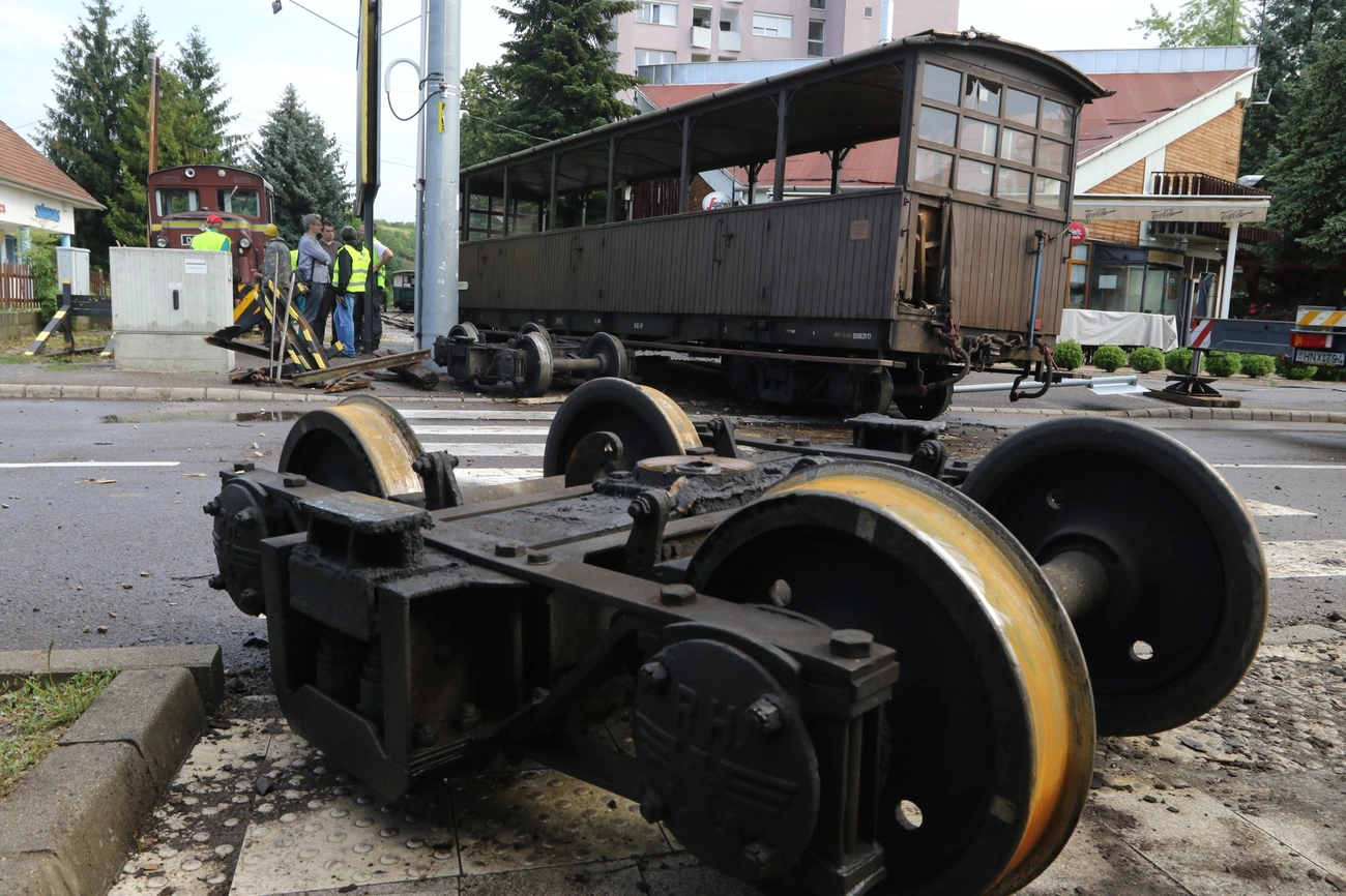 Elszabadult a kisvasút két kocsija