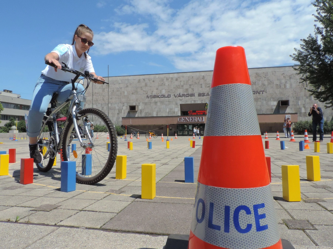 Közlekedik a család