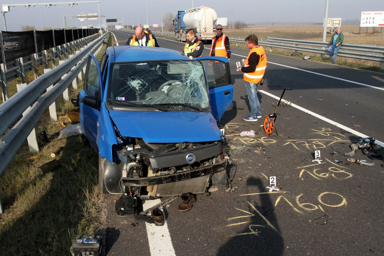 Szembe ment az M30-ason - frontális baleset