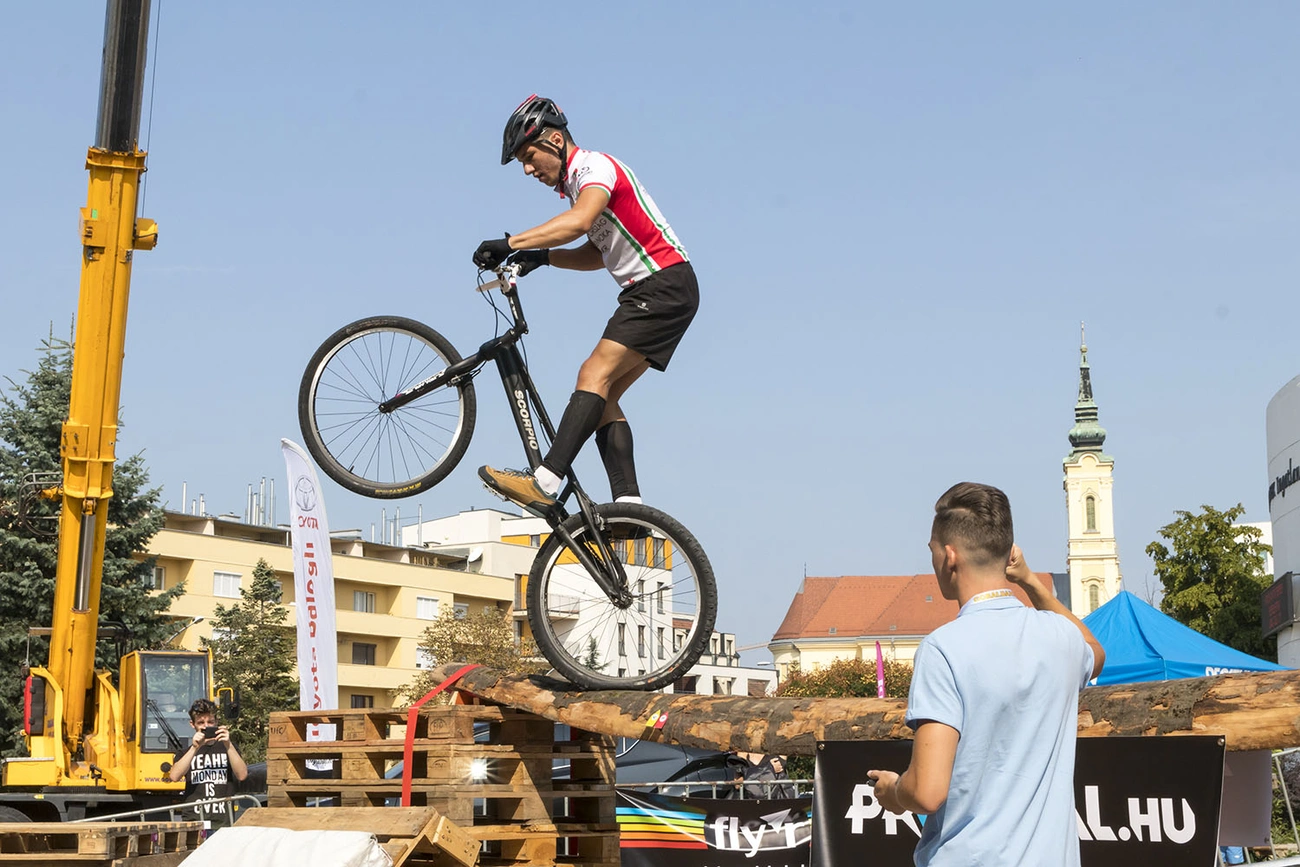 UCI C1 ProTrial Bajnokság a Technika Háza előtt
